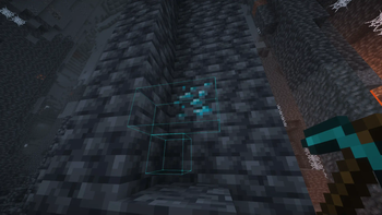 Liteminer outlines on a deepslate diamond ore vein.